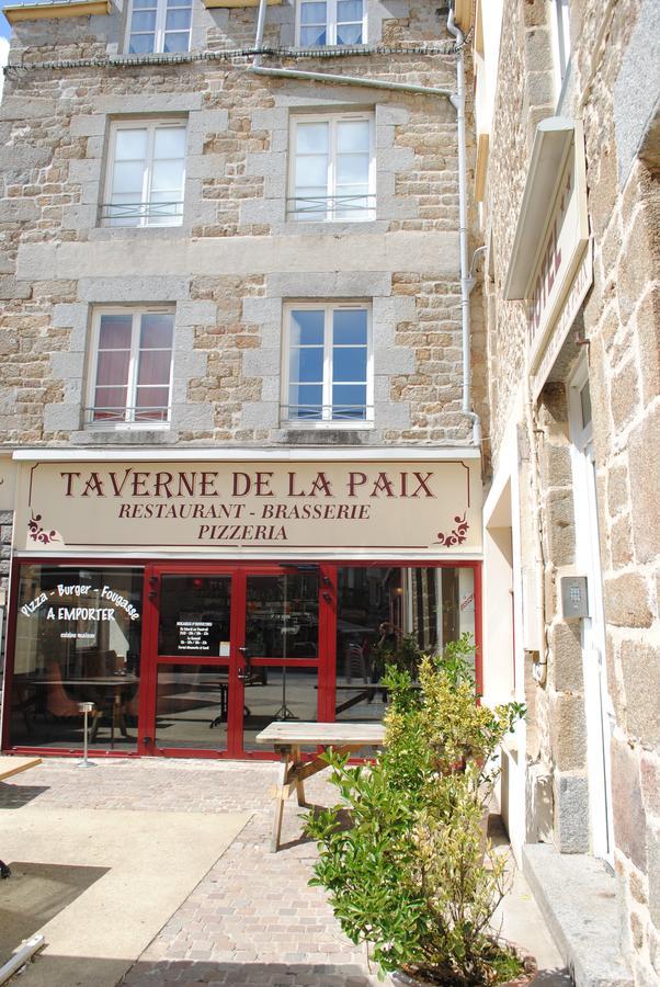 Taverne De La Paix La Ferte-Mace Zewnętrze zdjęcie