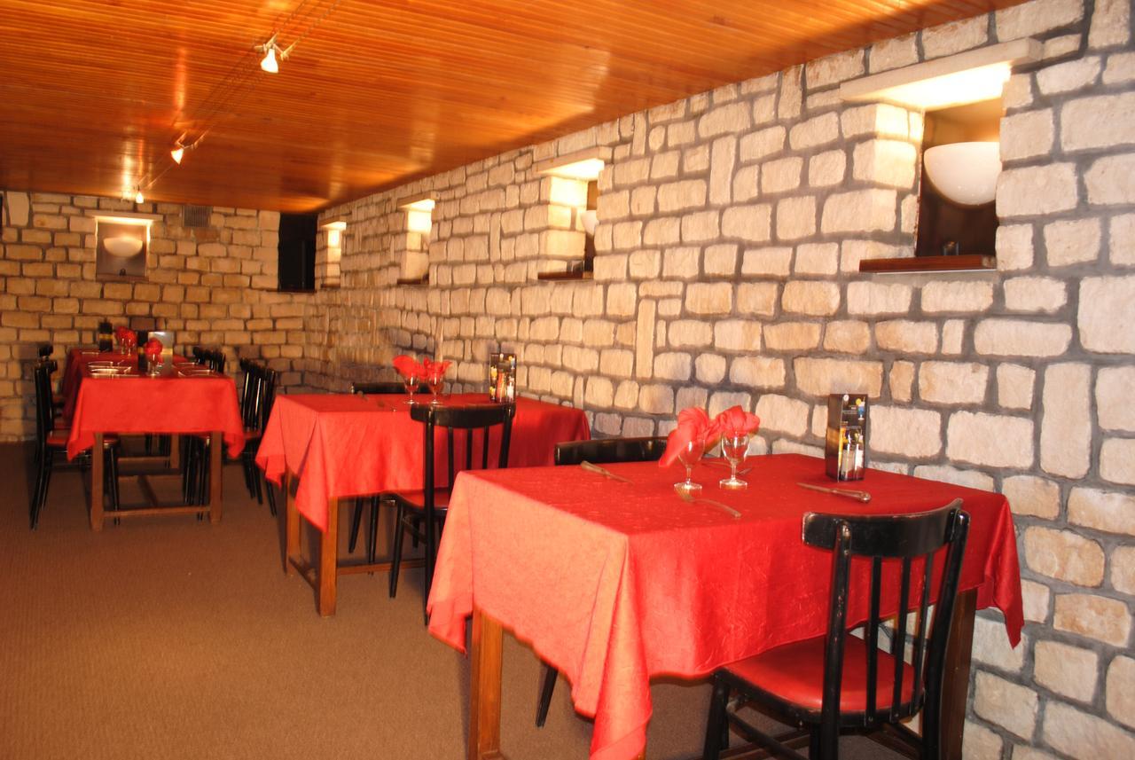 Taverne De La Paix La Ferte-Mace Zewnętrze zdjęcie